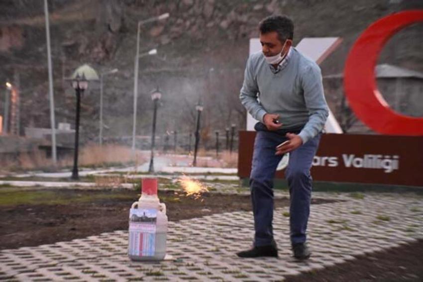 Türkiye'de ramazanın ilk iftar topu Kars'ta atıldı.