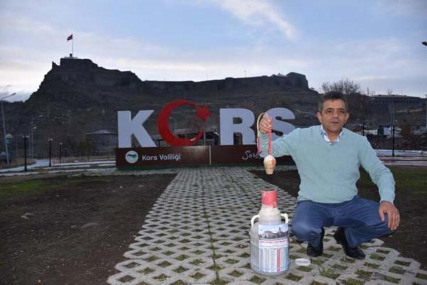 Türkiye'de ramazanın ilk iftar topu Kars'ta atıldı.