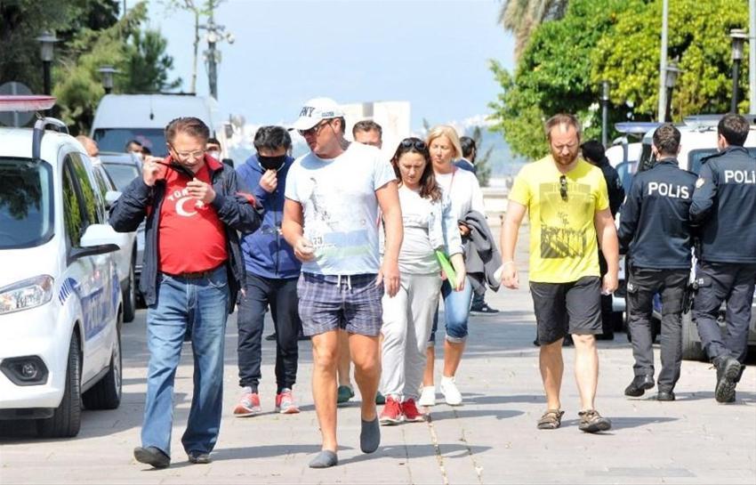Corona virüs mağduru Rus turistler, ülkelerine dönmeyi bekliyor
