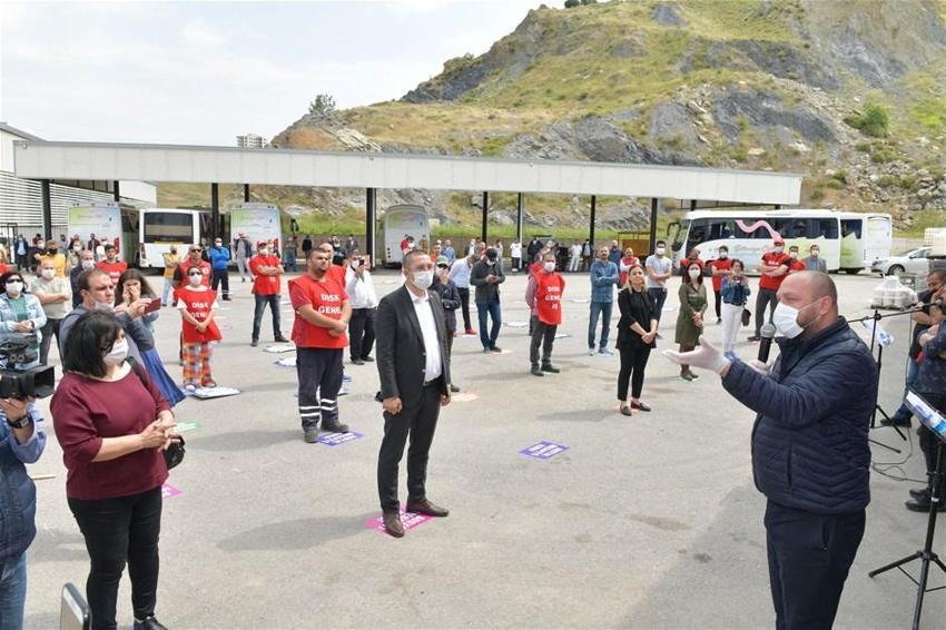 1 Mayıs'tan renkli görüntüler... Sosyal mesafeye uygun halay performansı