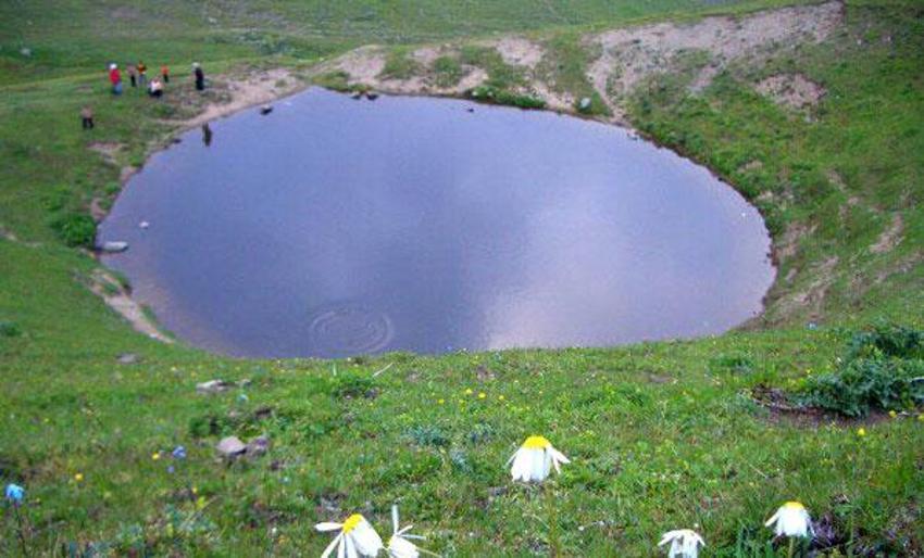 12 bin yıllık Dipsiz Göl'ün eriyen karla su tutması bekleniyor