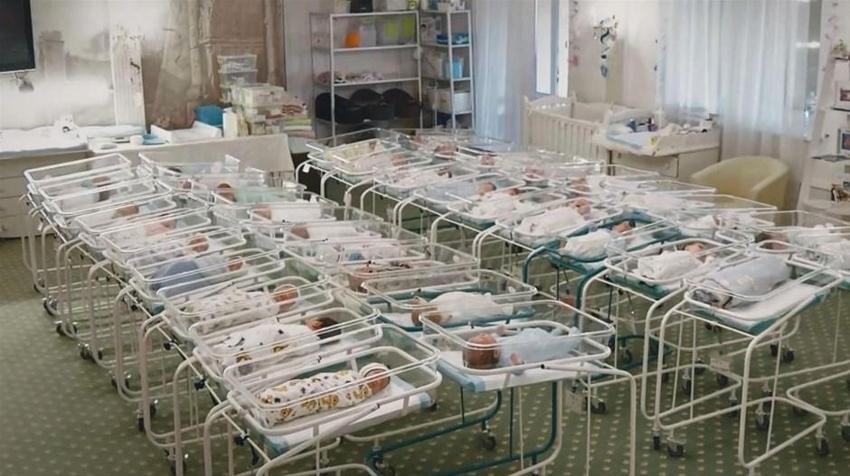 Taşıyıcı annelerin doğurduğu onlarca bebek virüs sebebiyle elde kaldı