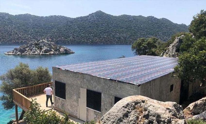 Akılalmaz yöntem! Kaçak villanın malzemelerini taşımak için iskeleye ray döşemişler