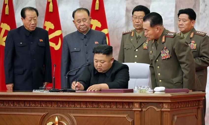 Kuzey Kore lideri Kim Jong-un haftalar sonra ortaya çıktı!