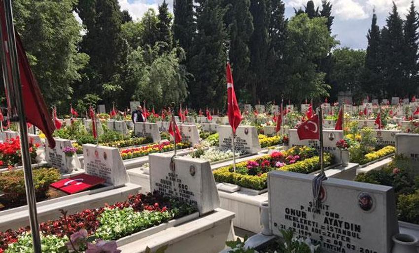 Edirnekapı Şehitliği'nde hüzünlü bayram
