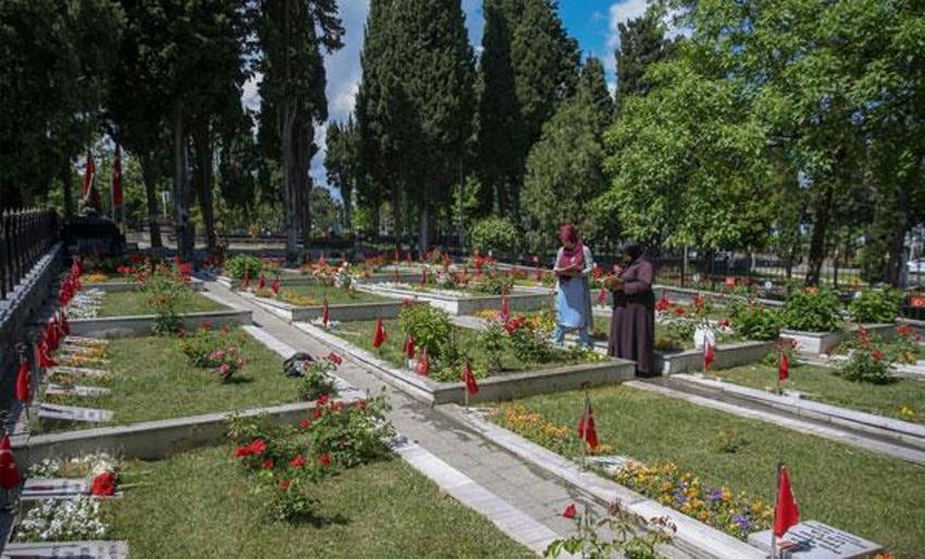 Edirnekapı Şehitliği'nde hüzünlü bayram