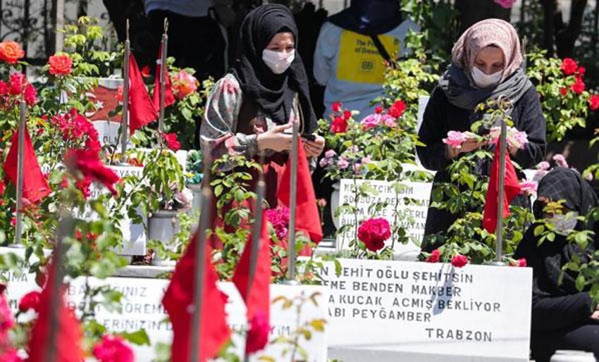 Edirnekapı Şehitliği'nde hüzünlü bayram
