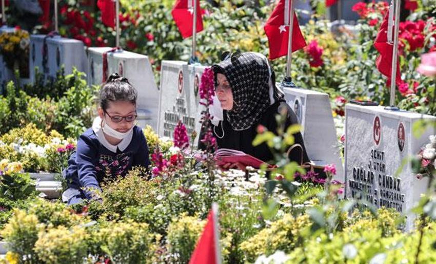 Edirnekapı Şehitliği'nde hüzünlü bayram