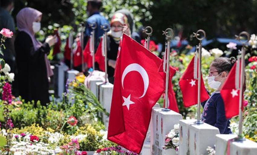 Edirnekapı Şehitliği'nde hüzünlü bayram