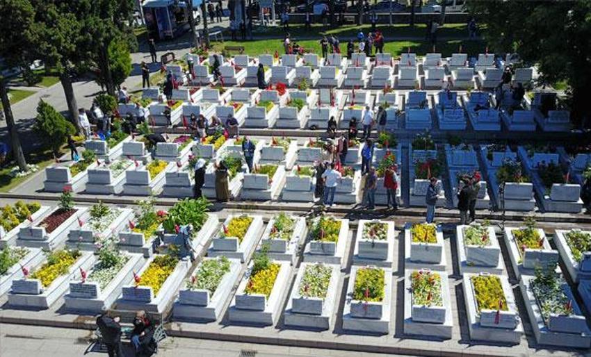Edirnekapı Şehitliği'nde hüzünlü bayram