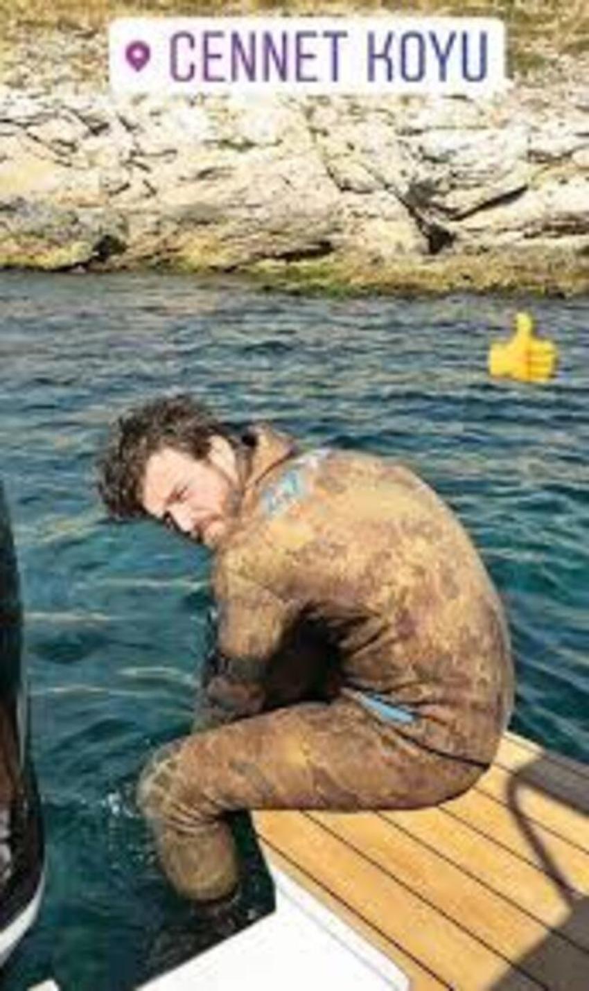 Çağatay Ulusoy ve Duygu Sarışın bayramda Kıvanç Tatlıtuğ'un evindeydi!