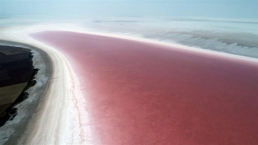 Tuz Gölü pembe renge büründü