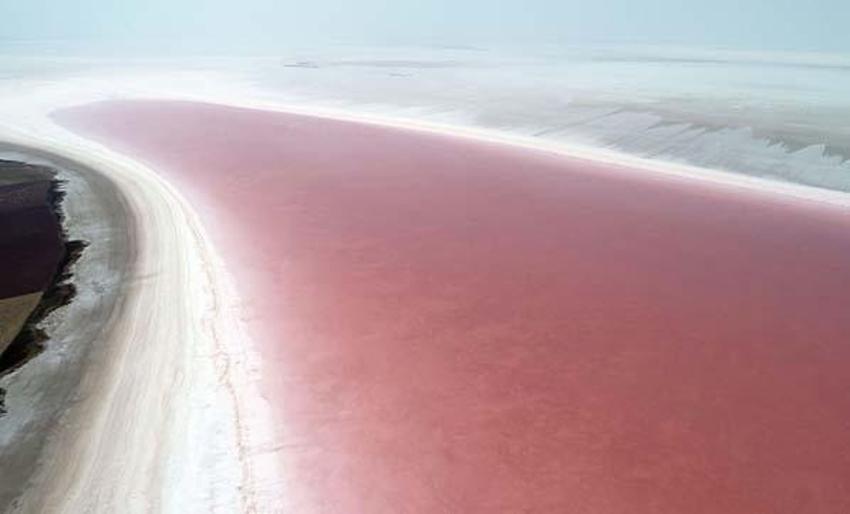 Tuz Gölü pembe renge büründü