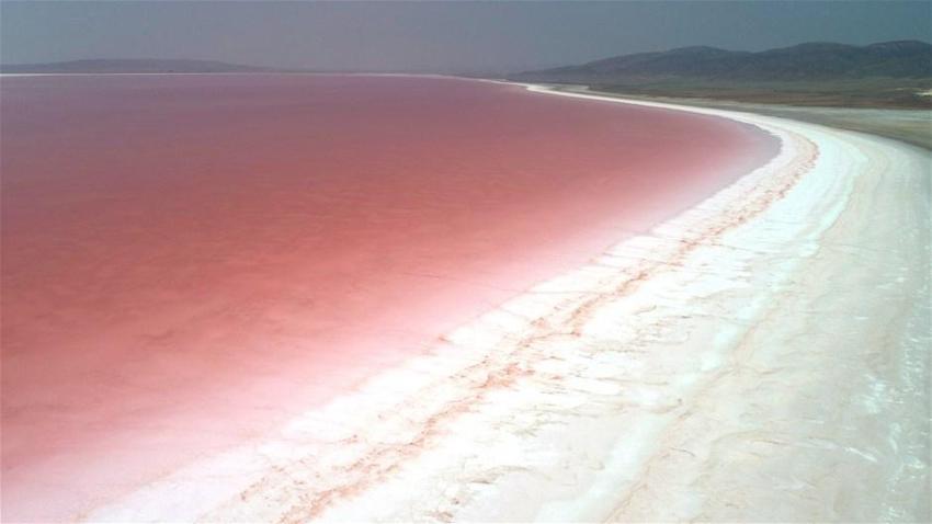 Tuz Gölü pembe renge büründü