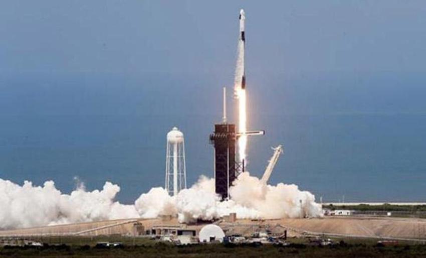 SpaceX'in ilk insanlı 'Crew Dragon' isimli uzay mekiği başarıyla fırlatıldı!