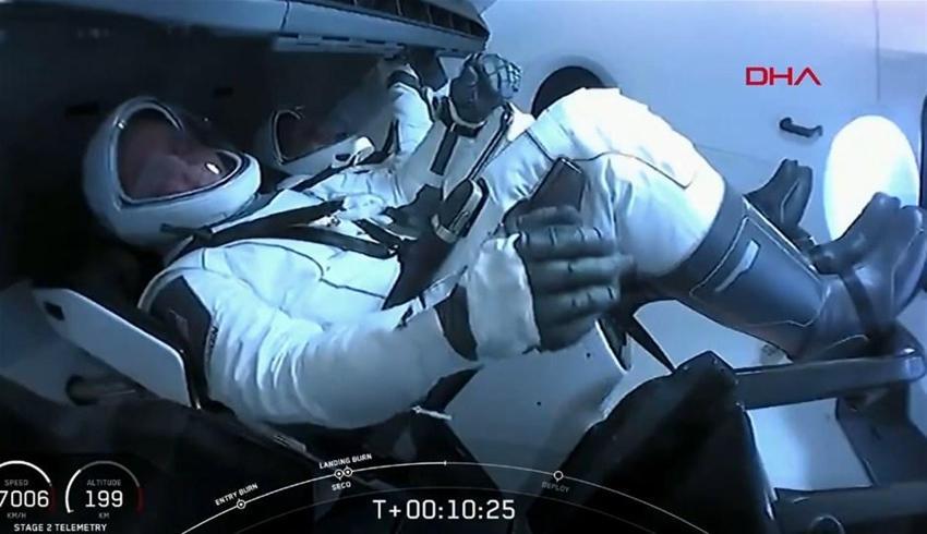 SpaceX'in ilk insanlı 'Crew Dragon' isimli uzay mekiği başarıyla fırlatıldı!