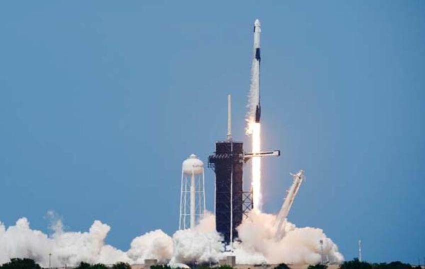 SpaceX'in ilk insanlı 'Crew Dragon' isimli uzay mekiği başarıyla fırlatıldı!