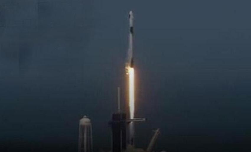 SpaceX'in ilk insanlı 'Crew Dragon' isimli uzay mekiği başarıyla fırlatıldı!