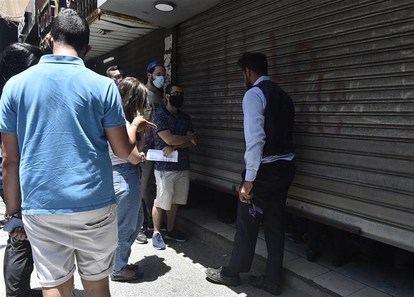 Resmen akın ettiler! Ucuz dolar için saatlerce bekliyorlar...