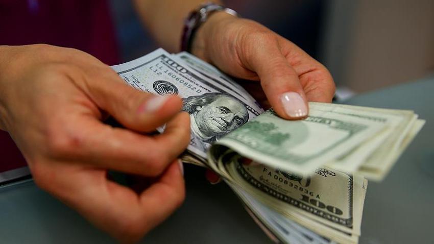 Resmen akın ettiler! Ucuz dolar için saatlerce bekliyorlar...