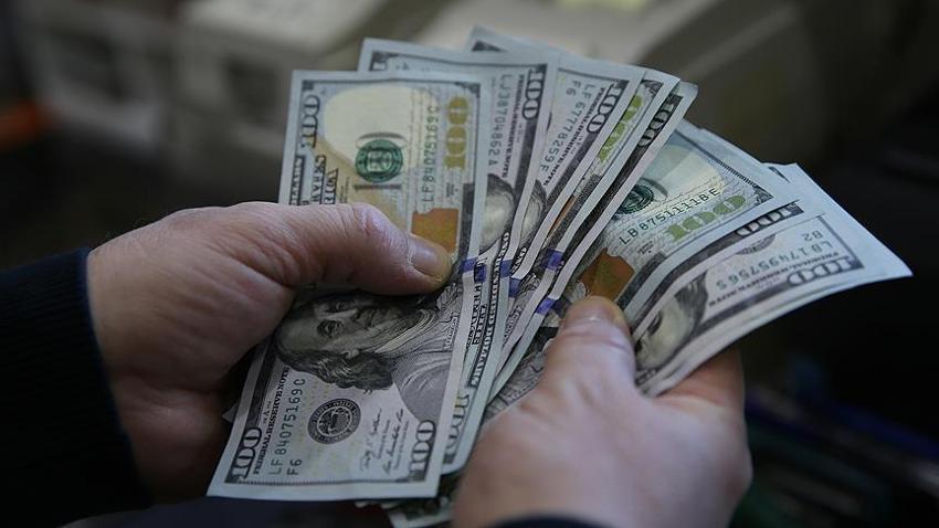 Resmen akın ettiler! Ucuz dolar için saatlerce bekliyorlar...