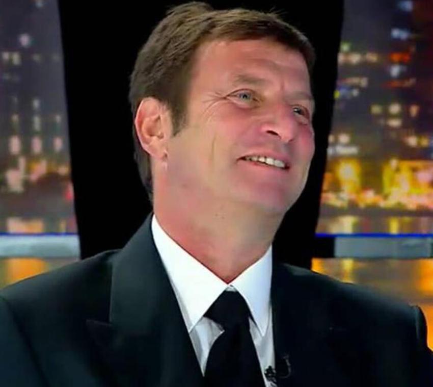 'Erkek erkeğe öpüşmenin karşısındayım. Öpüşmek ne abi?'
