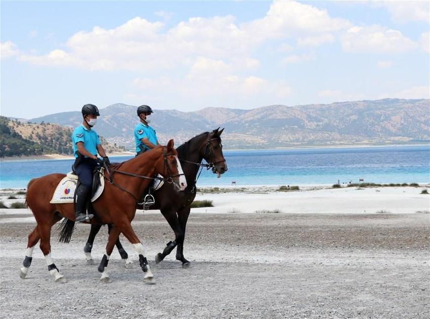 Salda Gölü onlara emanet! Yaz boyunca görev yapacaklar