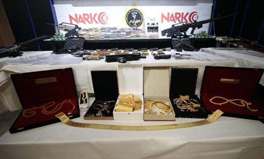 Sadece kılıçların değeri 2,5 milyon lira! Hepsi Bataklık Operasyonu'nda ele geçirildi