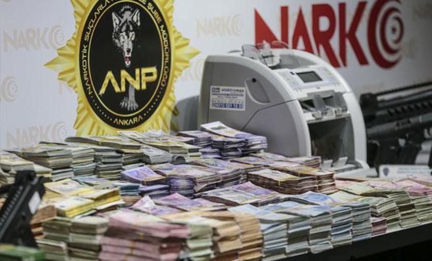 Sadece kılıçların değeri 2,5 milyon lira! Hepsi Bataklık Operasyonu'nda ele geçirildi