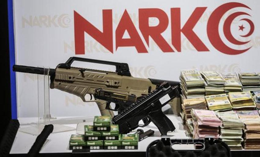 Sadece kılıçların değeri 2,5 milyon lira! Hepsi Bataklık Operasyonu'nda ele geçirildi