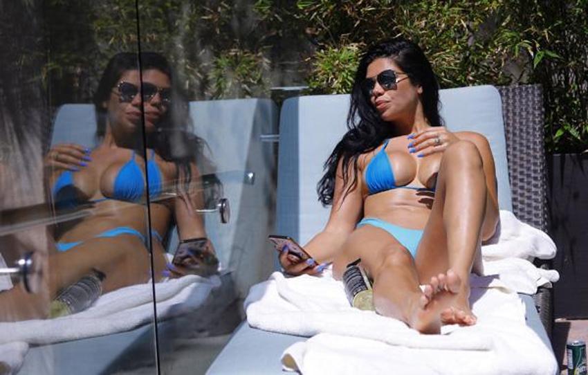 Brezilyalı model Malibu'yu birbirine kattı!