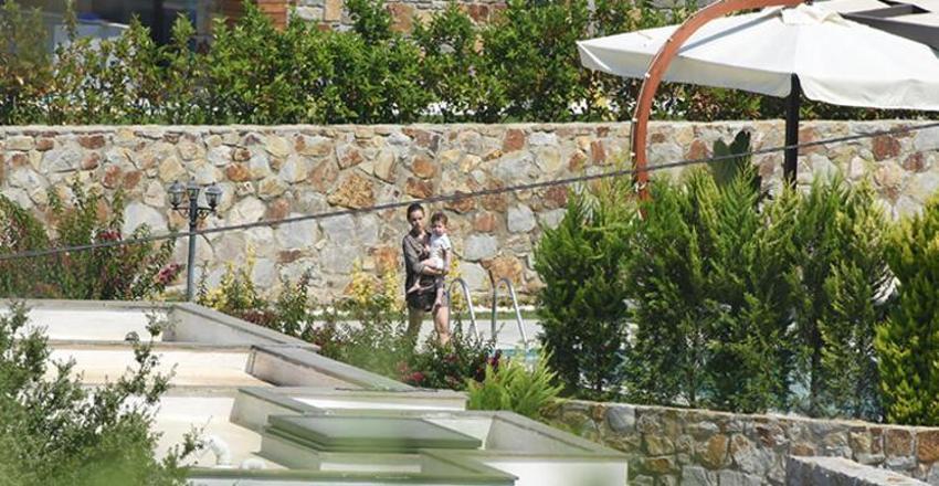 Burak Özçivit, Fahriye Evcen ve Karan'ın Bodrum tatili
