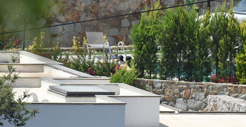 Burak Özçivit, Fahriye Evcen ve Karan'ın Bodrum tatili