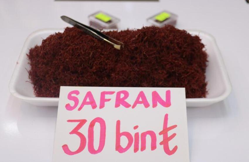 Cımbızla toplayıp, 30 bin liraya satıyorlar!