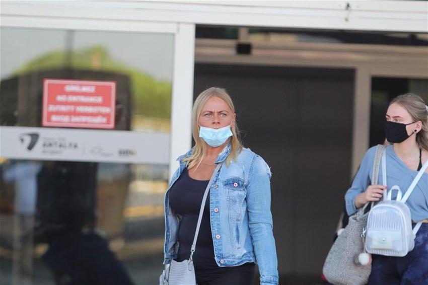 Antalya'ya sezonun ilk İngiliz turist kafilesi geldi