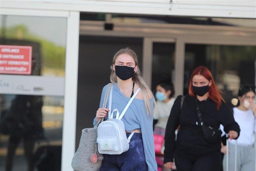 Antalya'ya sezonun ilk İngiliz turist kafilesi geldi