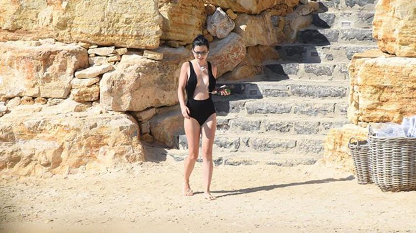 Merve Boluğur'un mayosu dikkat çekti