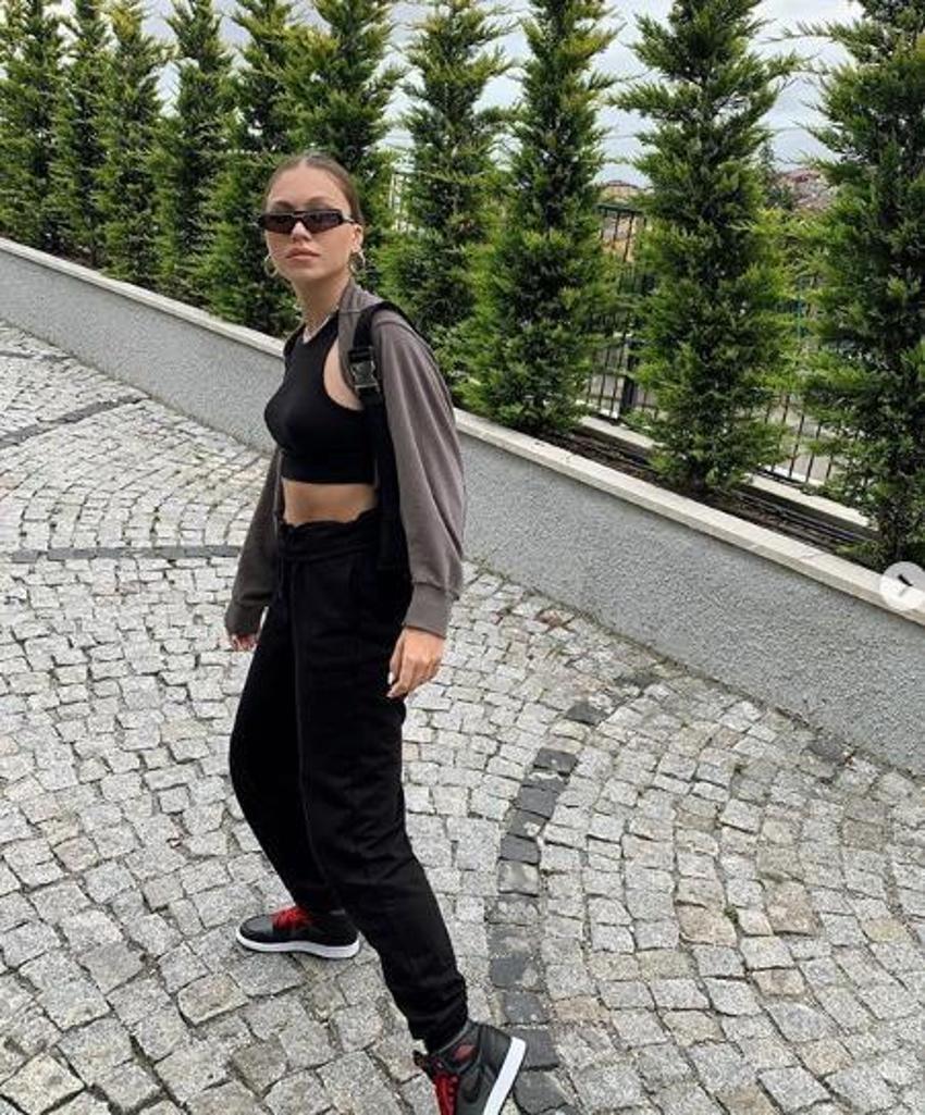 Duygu Özaslan, basketbolcu sevgilisi Can Maxim Mutaf'la ilk kez el ele