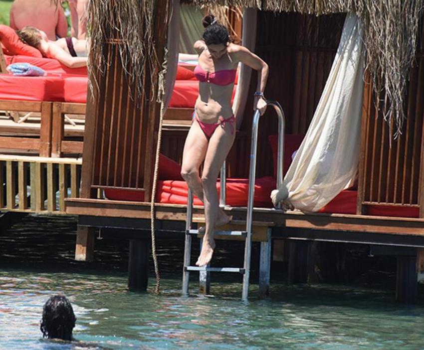 Hande Ataizi'ne bakan bir daha baktı!