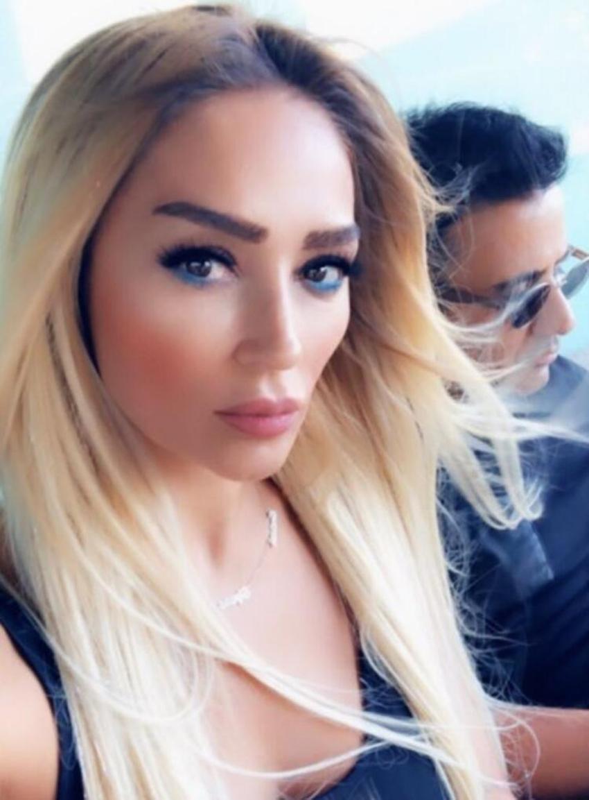 Ünlü sanatçı Emrah boşanıyor!