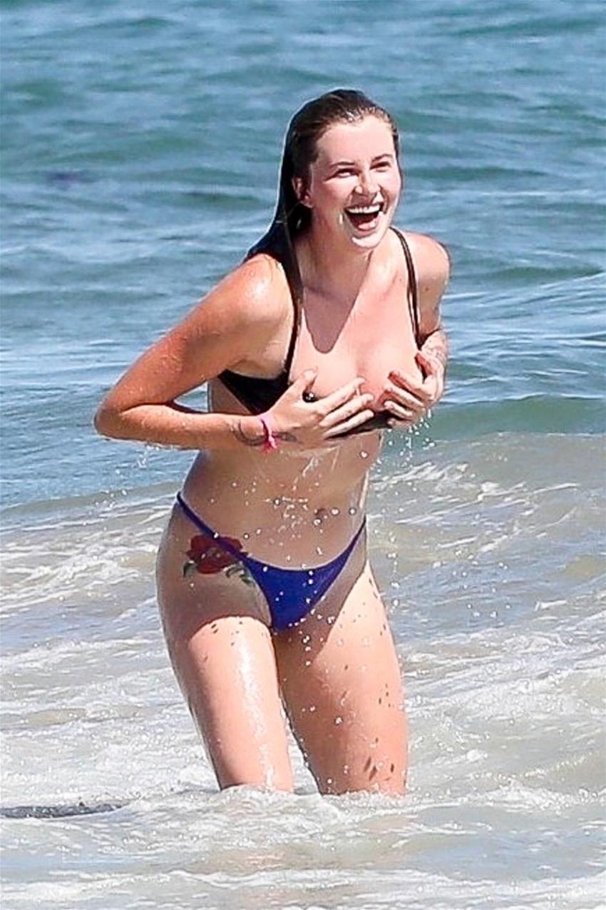 Ireland Baldwin'den olay frikik!
