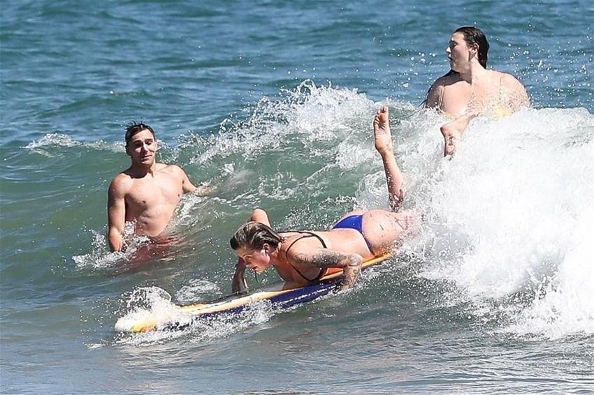 Ireland Baldwin'den olay frikik!