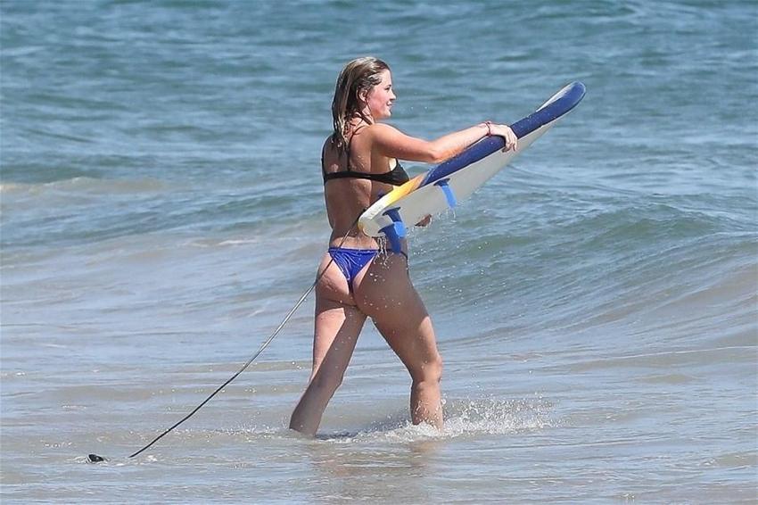 Ireland Baldwin'den olay frikik!