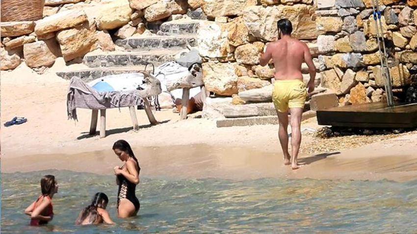 Gurur Aydoğan ve Hilal Altınbilek denizden el ele çıktı