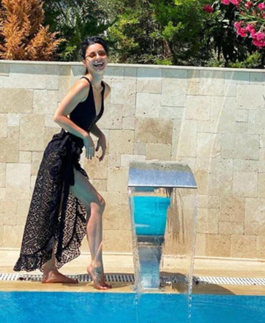Merve Boluğur'dan yatak pozu!