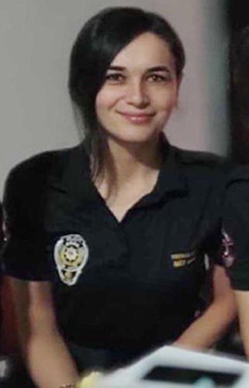 Yürek yakan veda! Polis eşini kendi elleriyle toprağa verdi