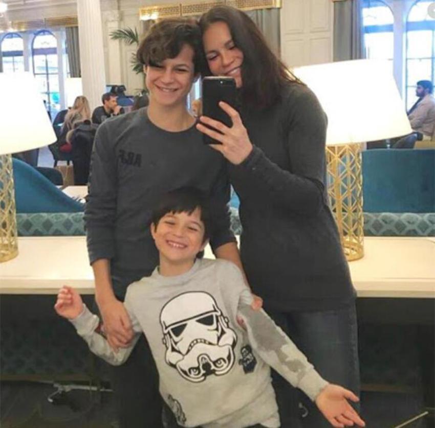 Ebru Şallı tatil fotoğraflarını eleştirenlere ateş püskürdü!