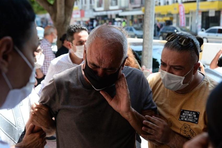 Vali yardımcısı, annesi ve kardeşini öldürdü! Cenazede gözyaşları sel oldu