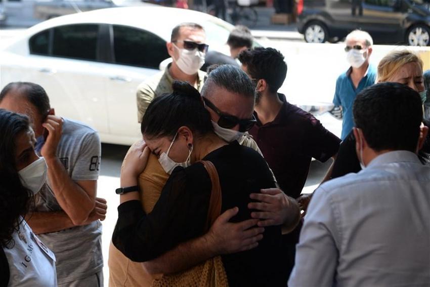 Vali yardımcısı, annesi ve kardeşini öldürdü! Cenazede gözyaşları sel oldu