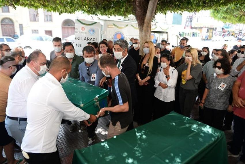 Vali yardımcısı, annesi ve kardeşini öldürdü! Cenazede gözyaşları sel oldu